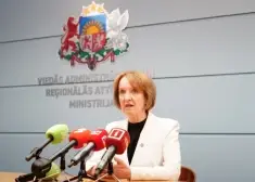 Zināms, cik izmaksāja VARAM vizīte Moldovā, kur eksministre Inga Bērziņa piecas minūtes runāja par digitālo izcilību