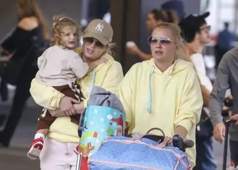 Rebela Vilsone ar sievu Ramonu Agrumu un meitu Roisu 2024. gada decembrī