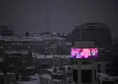 TEKSTA TIEŠRAIDE. Krievijas karš Ukrainā: izmantojot stindzinošo salu Kijivā, krievi ar raķetēm un droniem cenšas naktī nosaldēt iedzīvotājus