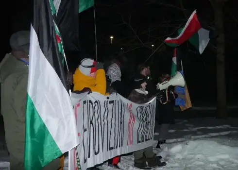 Akcijā pie Rīgas Kinostudijas protestē pret Latvijas dalību Eirovīzijā