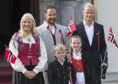 Norvēģijas kroņprincese nonākusi pasaules mēroga skandāla epicentrā; viņas vecākais dēls arestēts