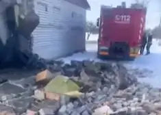 Talsu novadā daļēji sabrukusi vienstāva ēka; ir cietušie. VIDEO