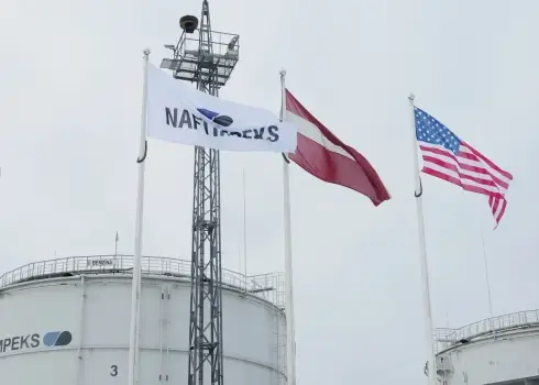 Uz Rīgas ostu uzsāk aviācijas degvielas piegādes no ASV