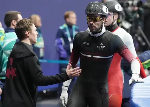 Šorttrekisti aizvada kvalifikācijas sacensības 1000 metros 