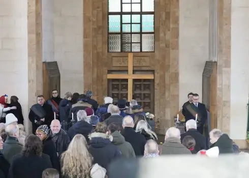 Pēdējā gaitā izvadīts folklorists Austris Grasis