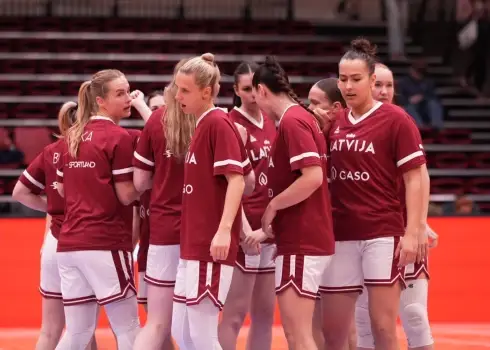 Latvijas basketbolistes sagrauj Slovēniju