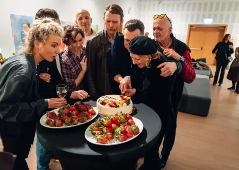 Komēdijas "Svešā nauda" pirmizrāde