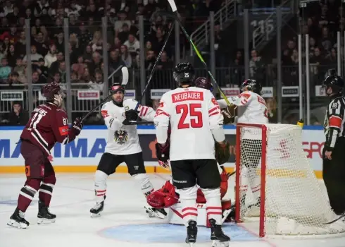 Latvijas hokejisti pirmajā pārbaudes spēlē zaudē Austrijai