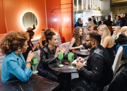 Rīgas modes nedēļas 2. diena - aizkulišu ballīte un apmeklētāji. 15.04.2026.