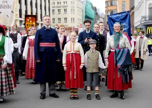 Tradicionālais gājiens tautas tērpos 2026