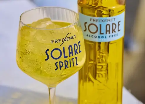 Kad saule satiekas ar dzirkstošiem burbuļiem: vai Spānija ir radījusi savu SPRITZ stāstu?